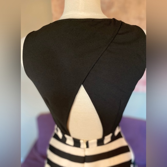 Hanny Deep‎ Black and White Stripped Pleated Mini Dress Back Detail Size S - Picture 9 of 12